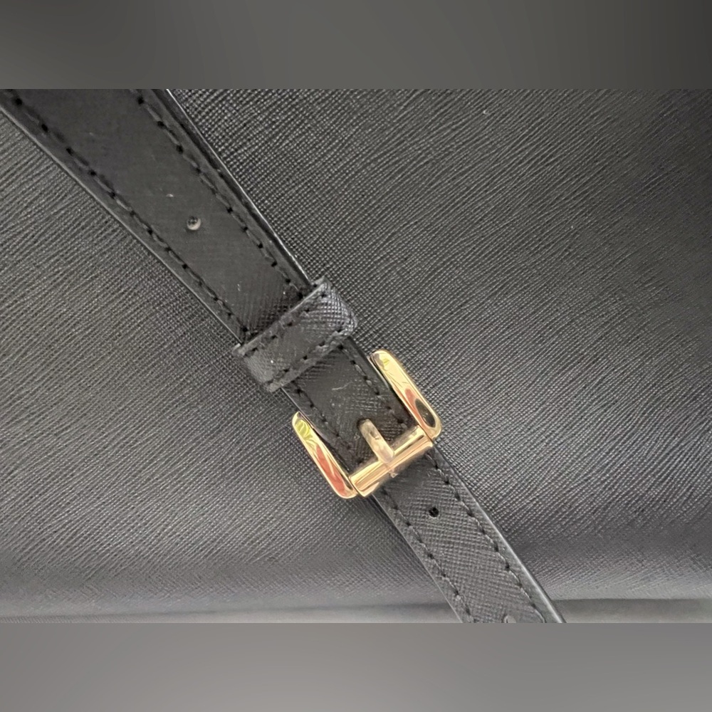 Michael Kors Medium Selma in Black with gold hardware - Picture 4 of 14
